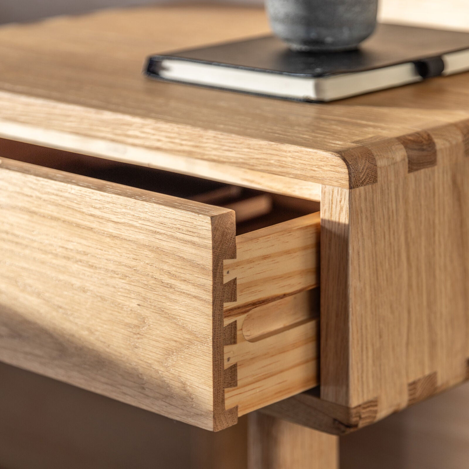 KANTU Oak 1-Drawer Bedside | malletandplane.com