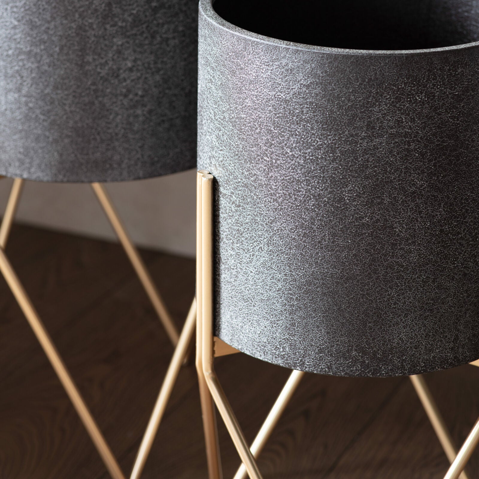 LUCA Large Metal Planter – Grey & Gold with Geometric Stand | malletandplane.com