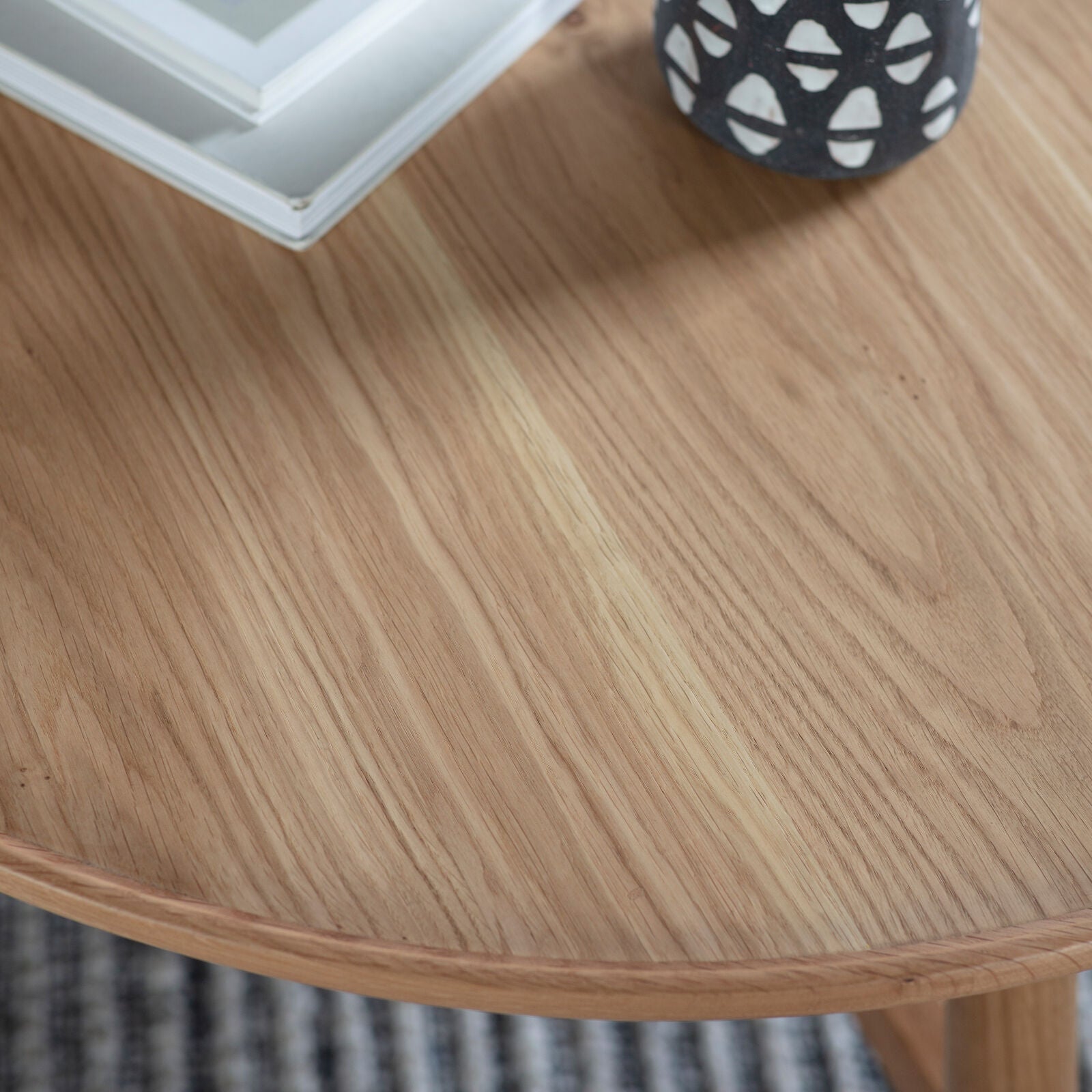 Alfie solid oak 900mm round coffee table | malletandplane.com