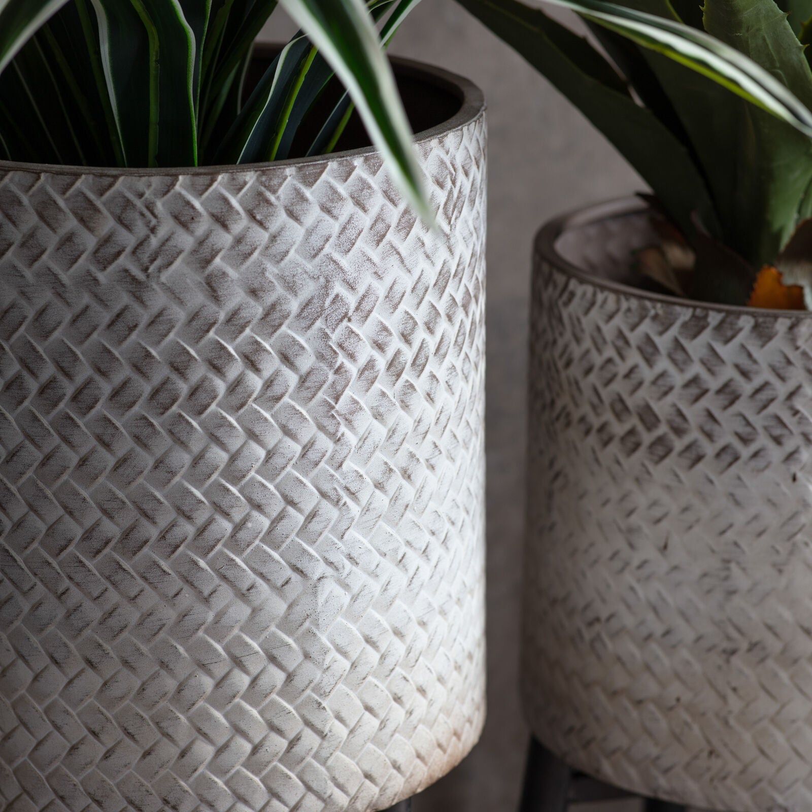 ARCHIE small etal planter - whitewash & Charcoal | malletandplane.com