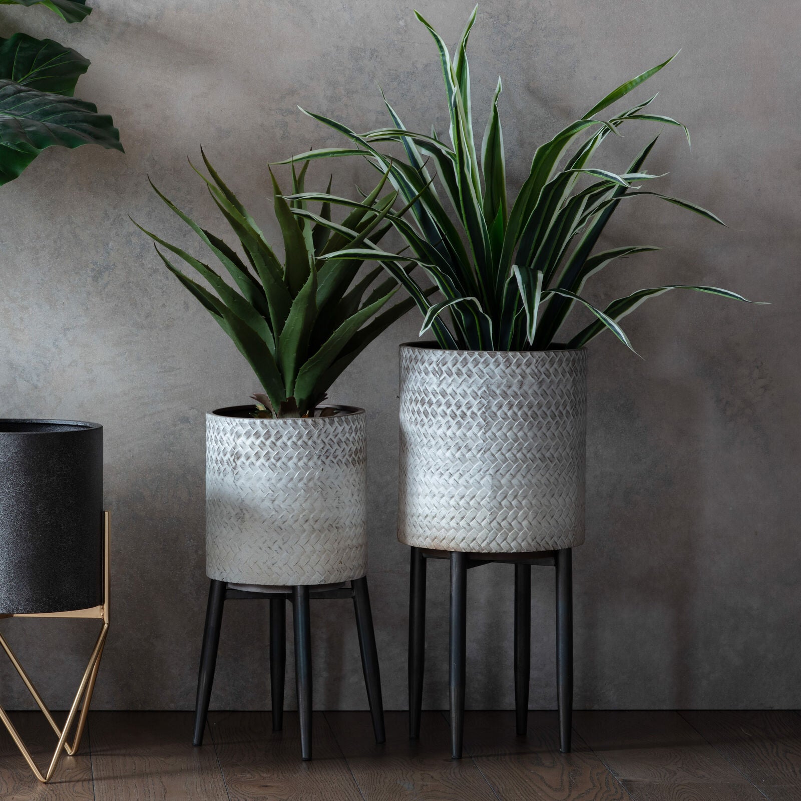 ARCHIE Large Metal Planter – Distressed Whitewash & Charcoal Finish | malletandplane.com