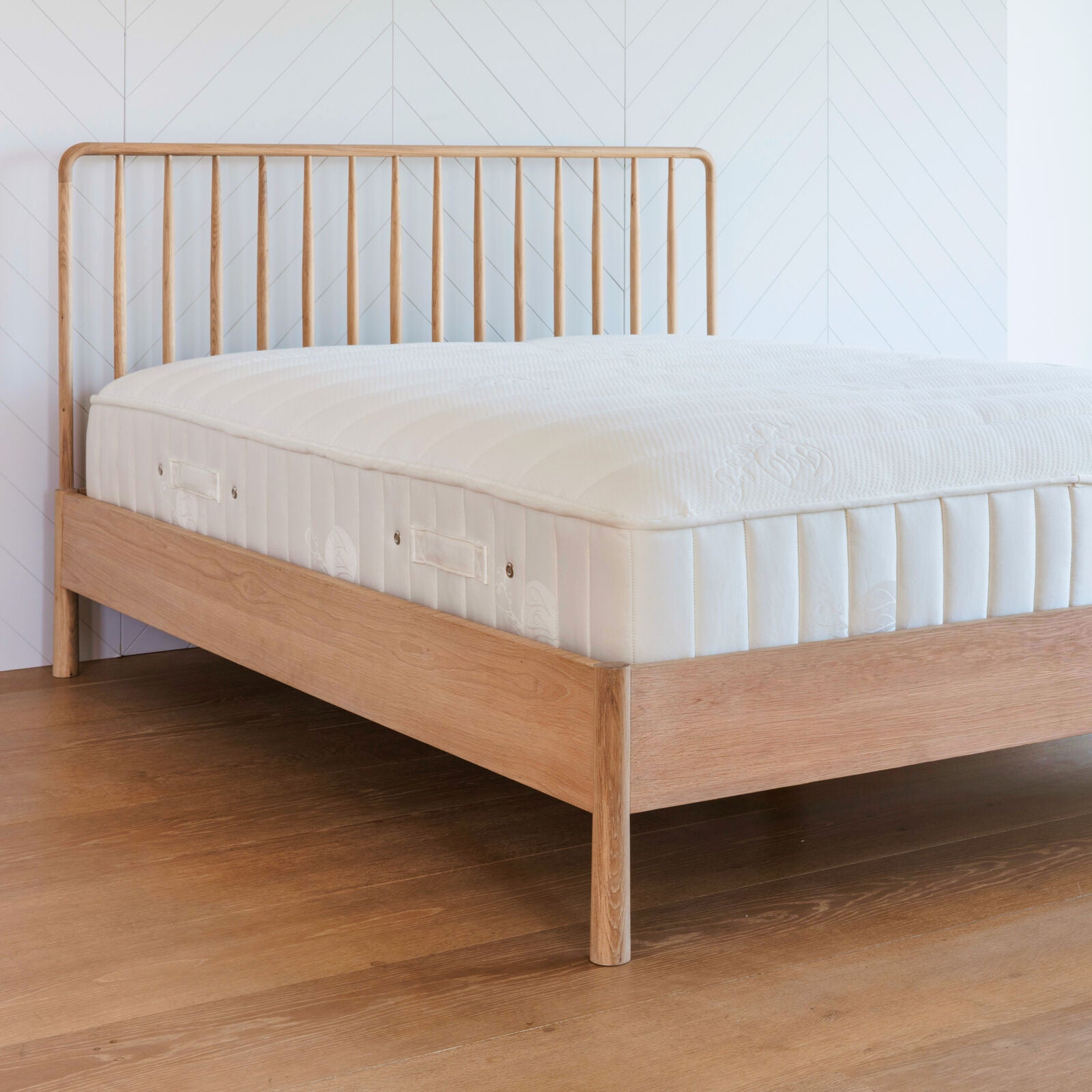 Axel natural oak king size bed with spindle details in vernacular style | malletandplane.com