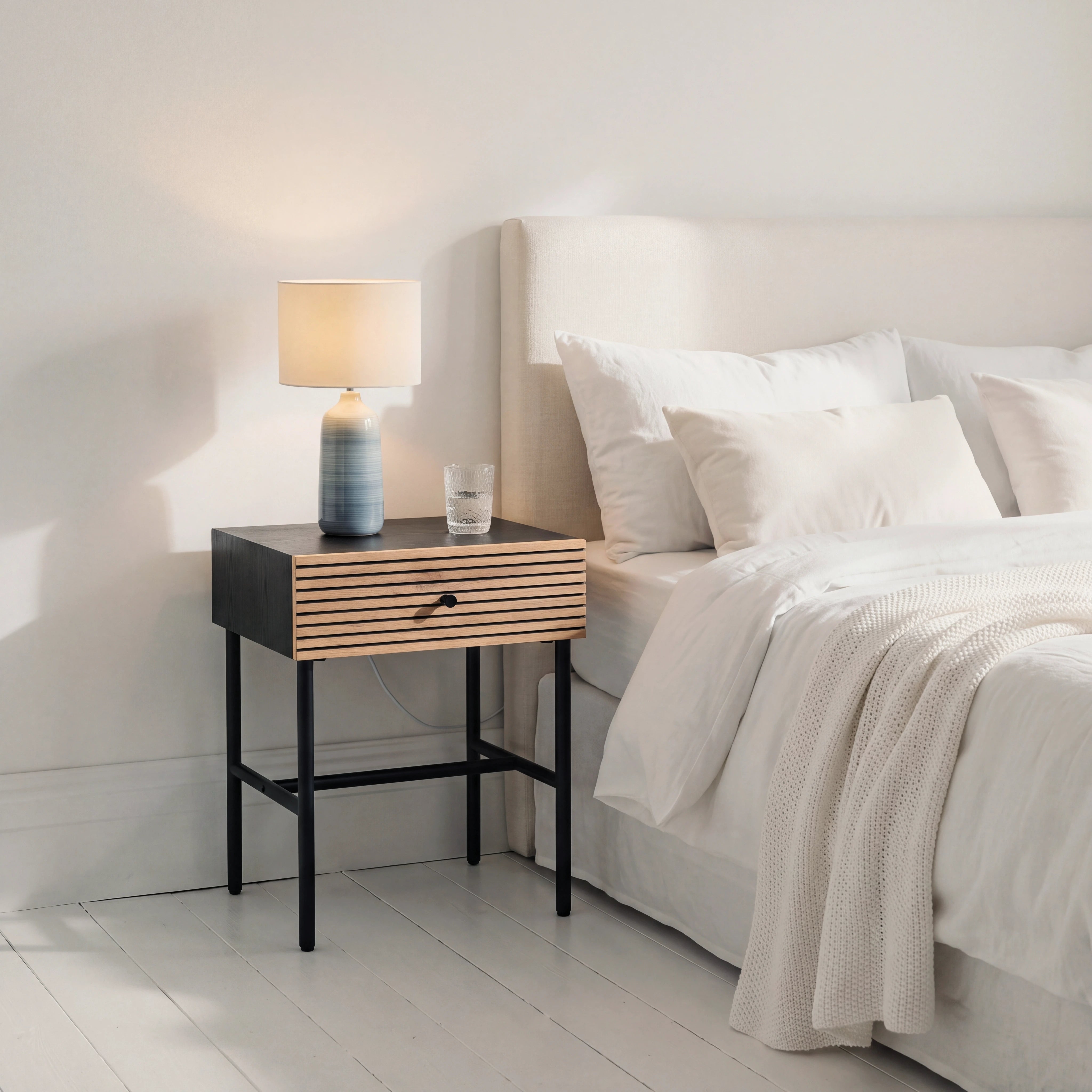 Harlow 40cm Oak Veneer Bedside Table with Drawer