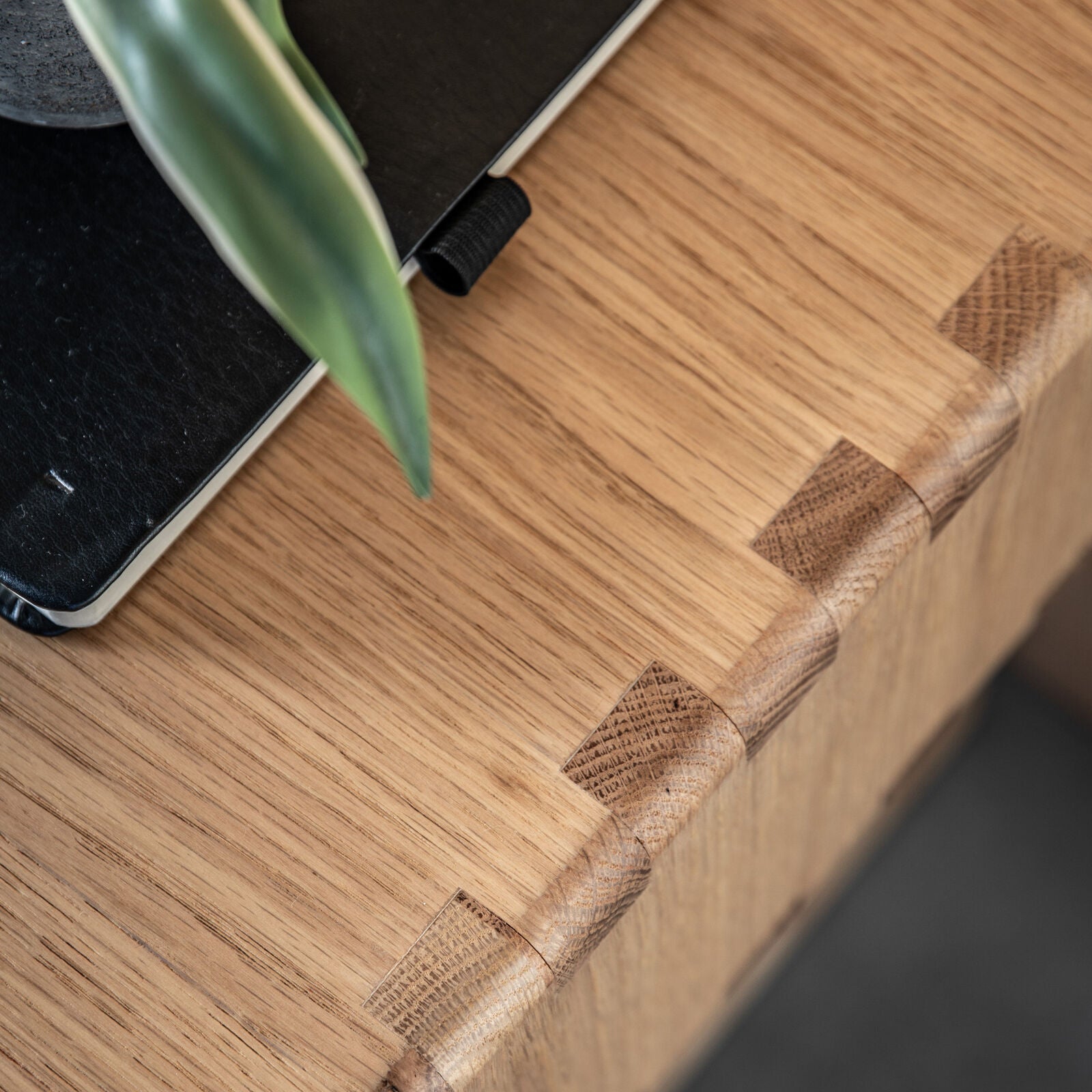 KANTU Oak 1-Drawer Bedside | malletandplane.com