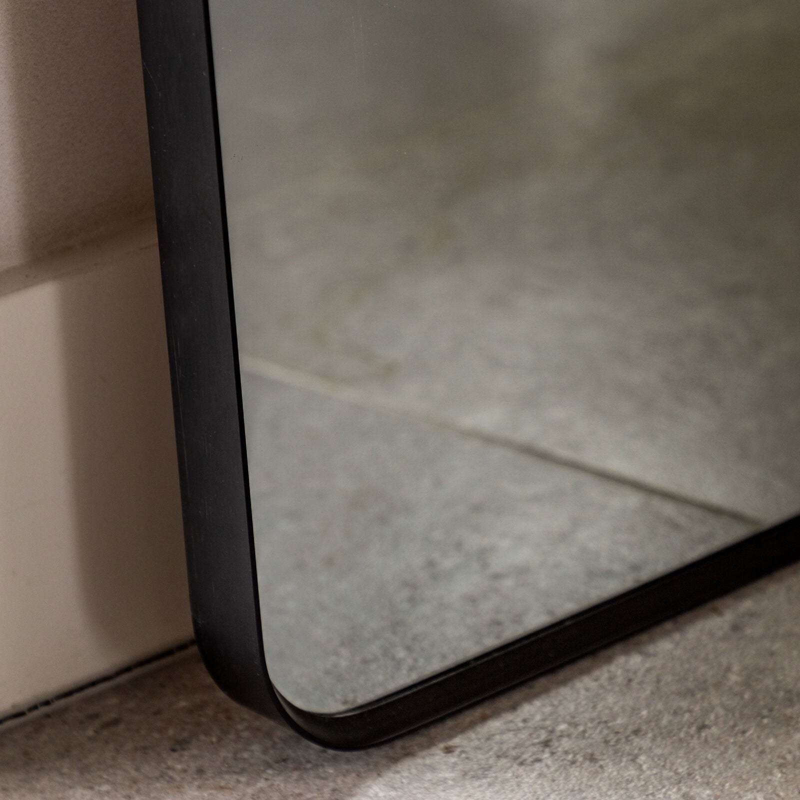 LOMA Arched Leaner Mirror – Black Metal Full-Length Mirror | malletandplane.com