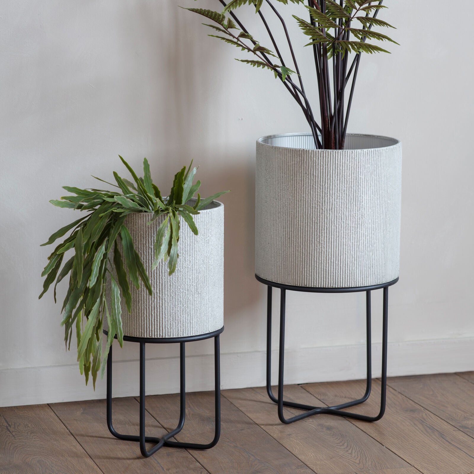 OLIVIA Metal Planter Set of 2 – White Ridged Finish with Black Stand | malletandplane.com